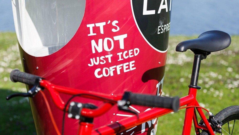 Productpromotie Emmi Caffè Latte Food Truck Company gerealiseerd door Blowups