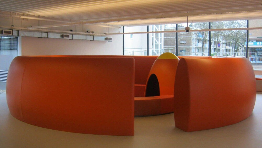 Interieur Objecten - In opdracht van Keijsers realiseerde Blowups interieur in de vorm van een donut.