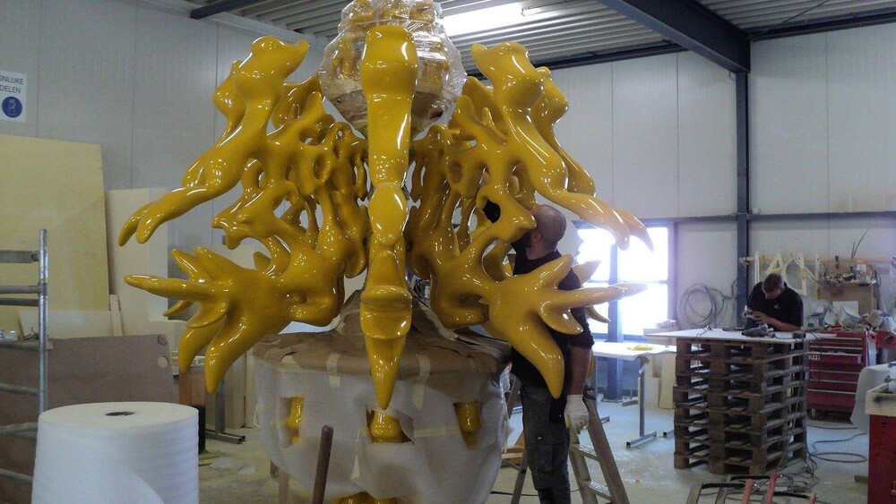 Kunstwerken - Voor Nick Ervinck maakte Blowups het sculpturen polyester beeld EITZO.