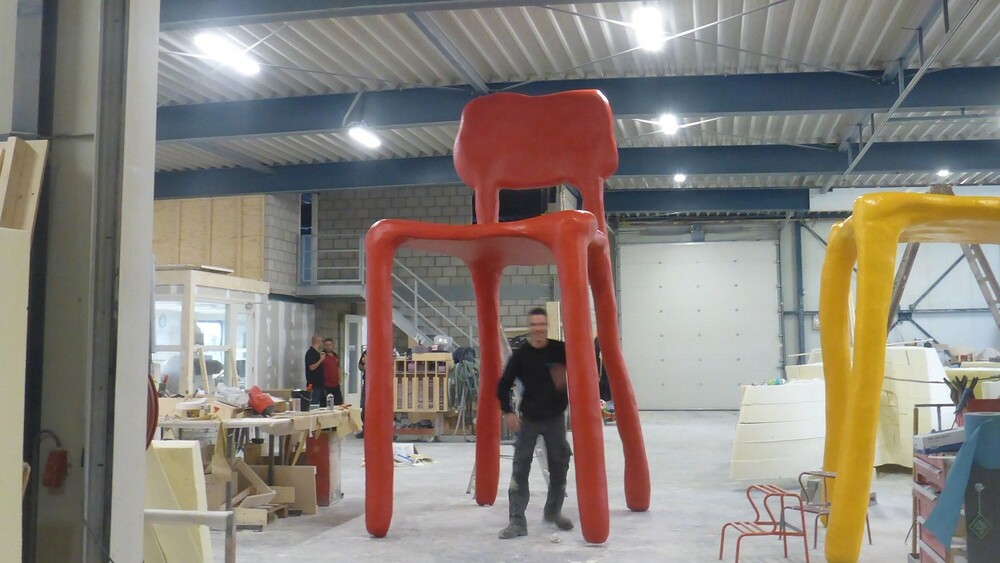 Uitvergroting, 4,5 meter hoog, stoel Maarten Baas. Locatie De Bakermat Eindhoven, opdrachtgever SDK Vastgoed. Productie Blowups Heijen.