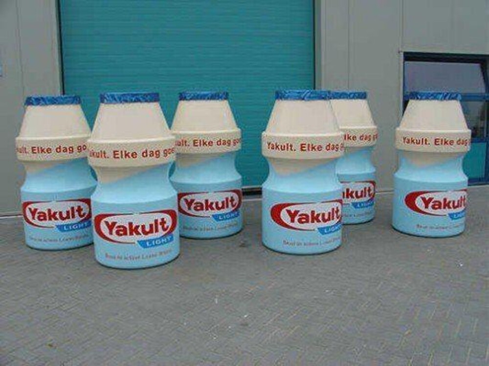 foto Promodukties Yakult bottles - solid blowups