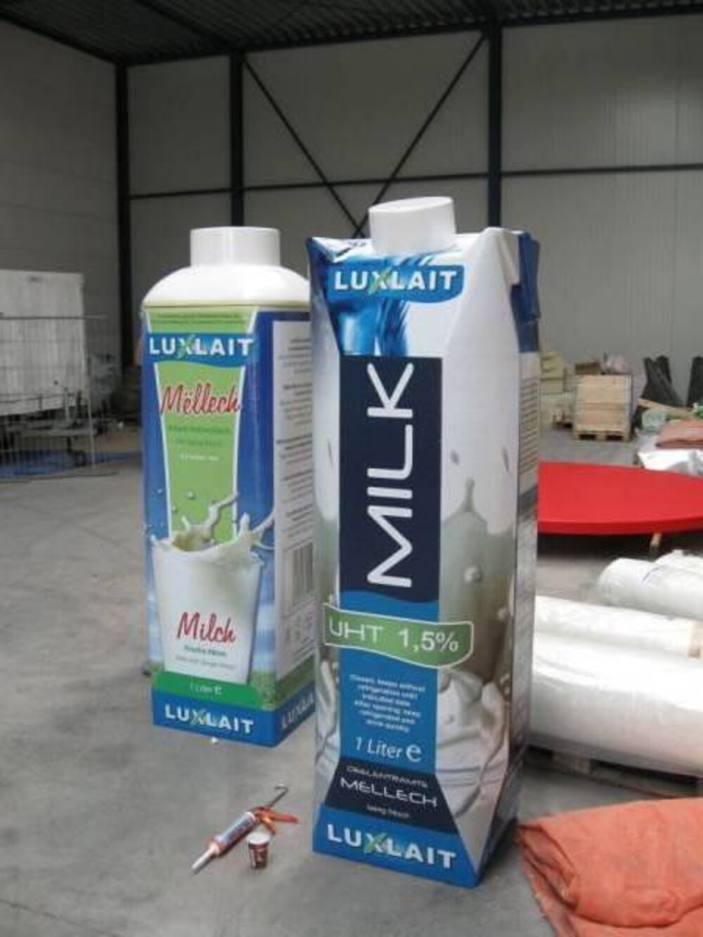 foto Solid blowup milk carton Luxlait