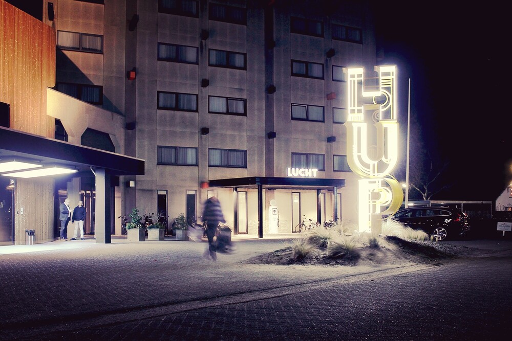 foto 3D-Buchstaben mit spielerischem Design am HUP Hotel Mierlo	