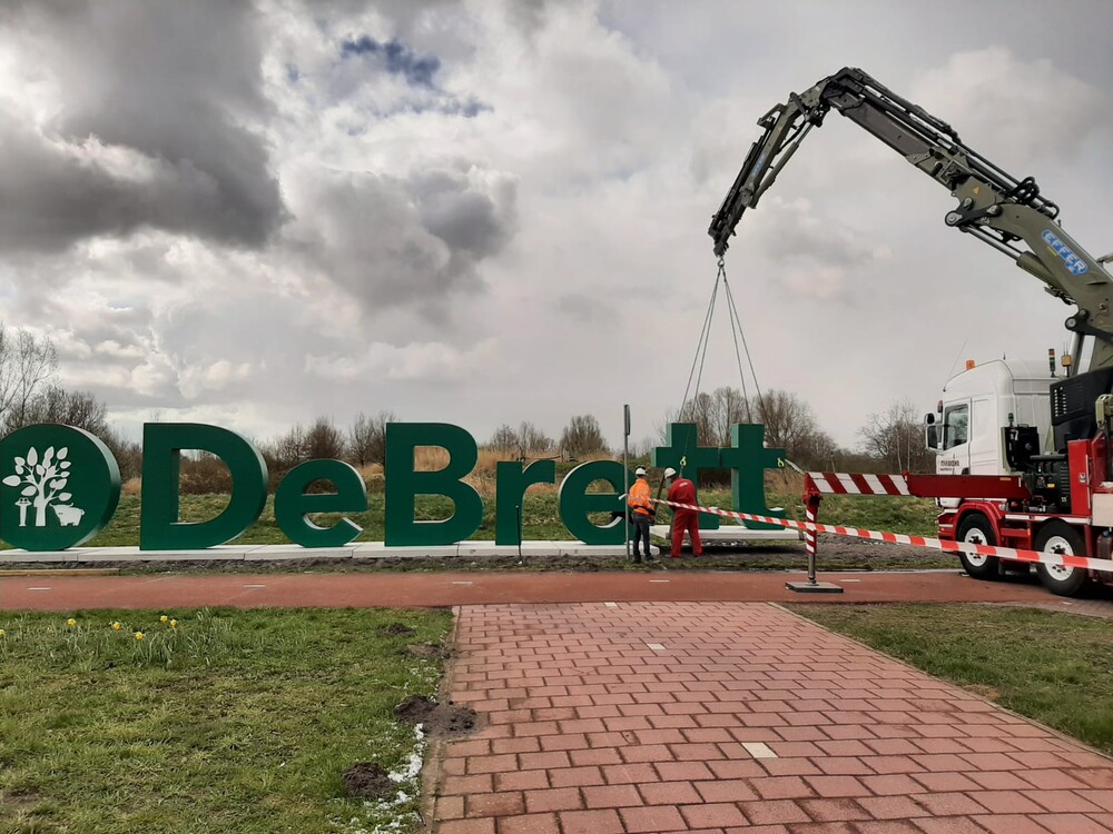 Grote kunststof 3D letters voor natuurgebied De Bretten in Amsterdam Sloterdijk West.