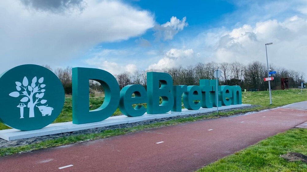 Grote kunststof 3D letters voor natuurgebied De Bretten in Amsterdam Sloterdijk West.