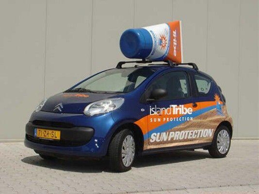 Autoreclame - In opdracht van Islandtribe realiseerde Blowups een tube op de promotieauto.