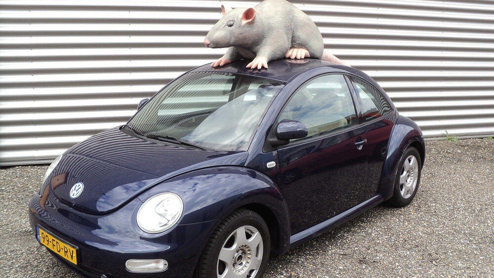 Autoreclame - In opdracht van Lagerwey realiseerde Blowups een rat op de promotie wagen