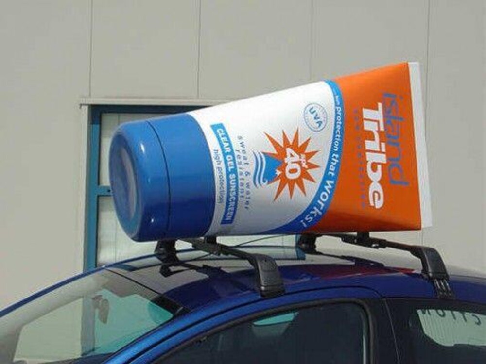 Autoreclame - In opdracht van Islandtribe realiseerde Blowups een tube op de promotieauto.