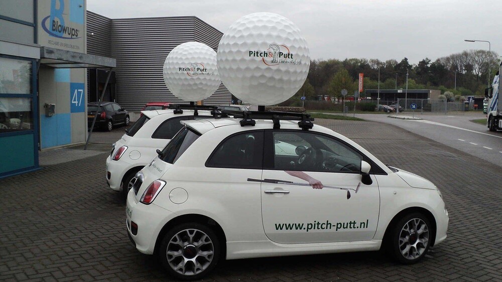 Autoreclame - Voor Pitch & Putt realiseerde Blowups reclame op de auto.