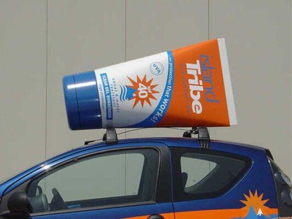 Autoreclame - In opdracht van Islandtribe realiseerde Blowups een tube op de promotieauto.