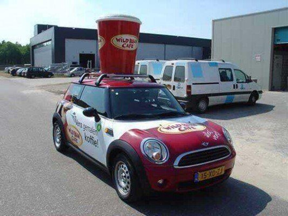 Autoreclame - Voor Wild Beans Cafe realiseerde Blowups een grote kop koffie.