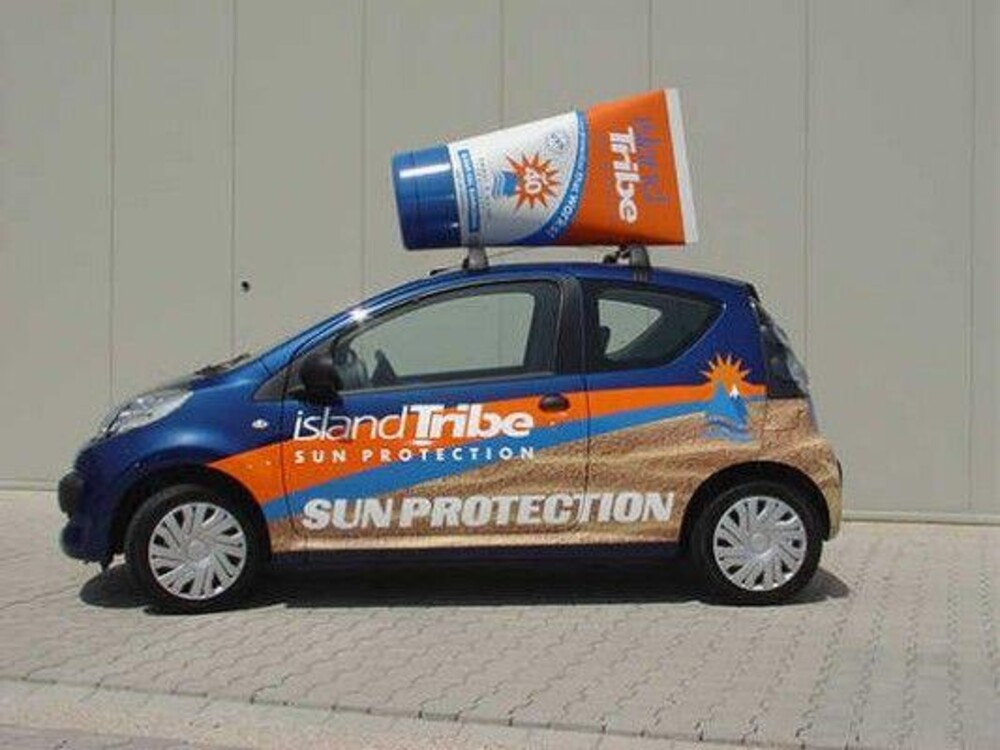 Autoreclame - In opdracht van Islandtribe realiseerde Blowups een tube op de promotieauto.