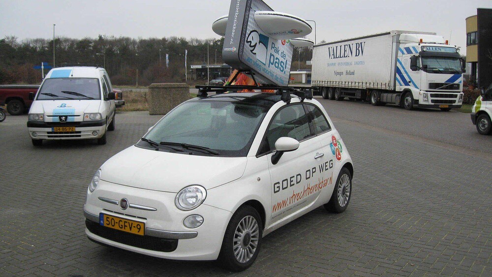 Autoreclame - Voor de 'Pak De Pas' campagne van O-Utrecht realiseerde Blowups reclame op de auto.