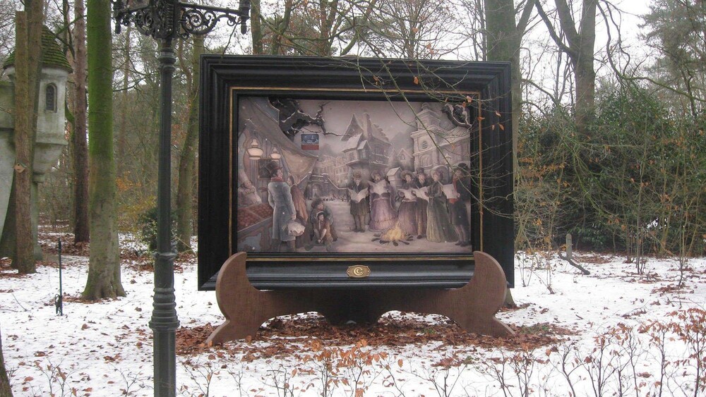 Grote schilderijlijsten. Decorstuk voor de Winter Efteling.