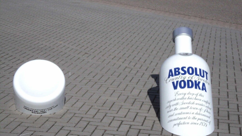 Voor Gielissen realiseerde Blowups een blow up van een fles Absolut Vodka.