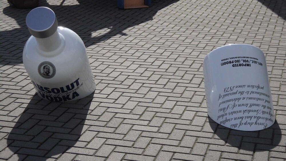 Voor Gielissen realiseerde Blowups een blow up van een fles Absolut Vodka.