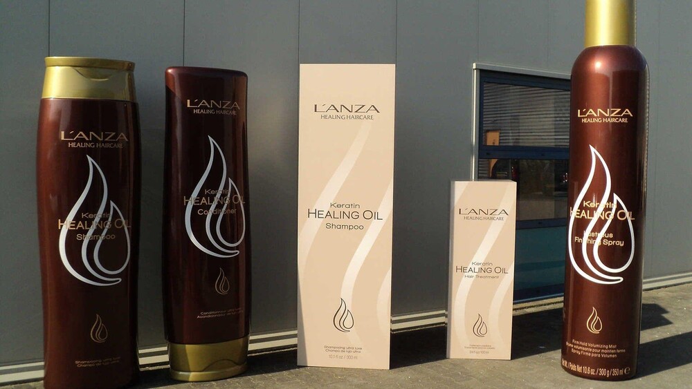 Blow Ups - In opdracht van L'ANZA realiseerde Blowups vergrote producten uit het Healing Oil assortiment.