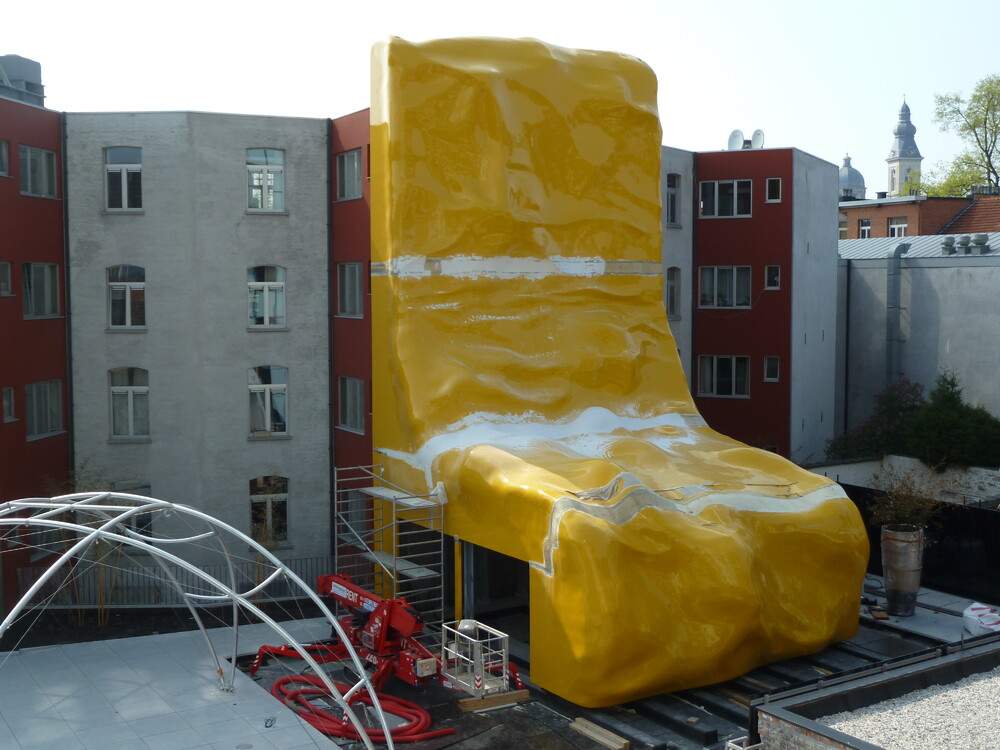 Kunstwerk CIRBUATS in opdracht van kunstenaar Nick Ervinck. Kunstwerk op locatie in elkaar gezet.