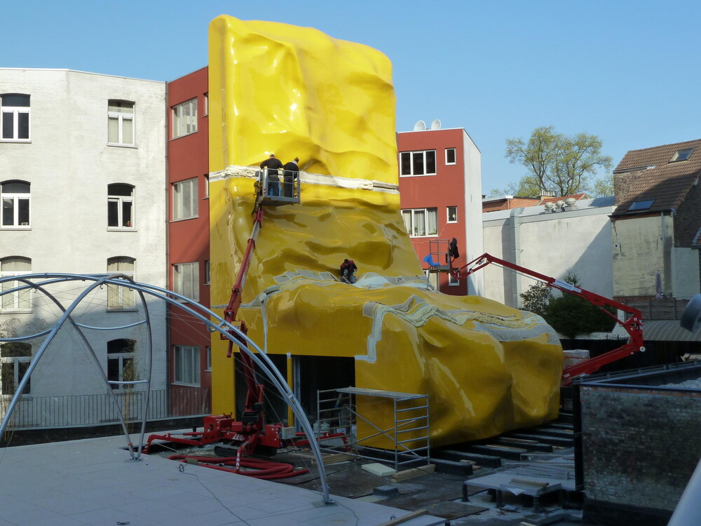 Groot kunstwerk CIRBUATS in Gent. Locatiewerkzaamheden door Blowups