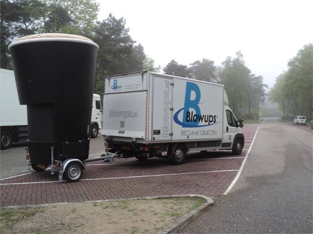 Grote rijdende koffiebeker