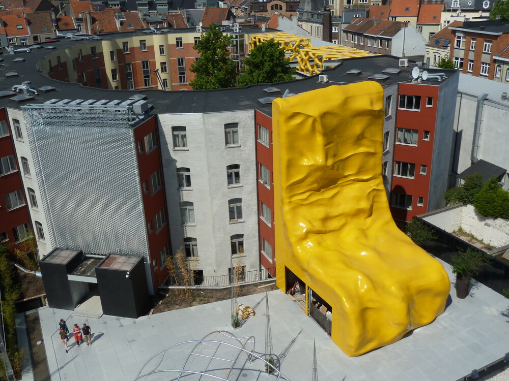 Gigantisch kunstwerk in Gent, gemaakt in opdracht van kunstenaar Nick Ervinck.
