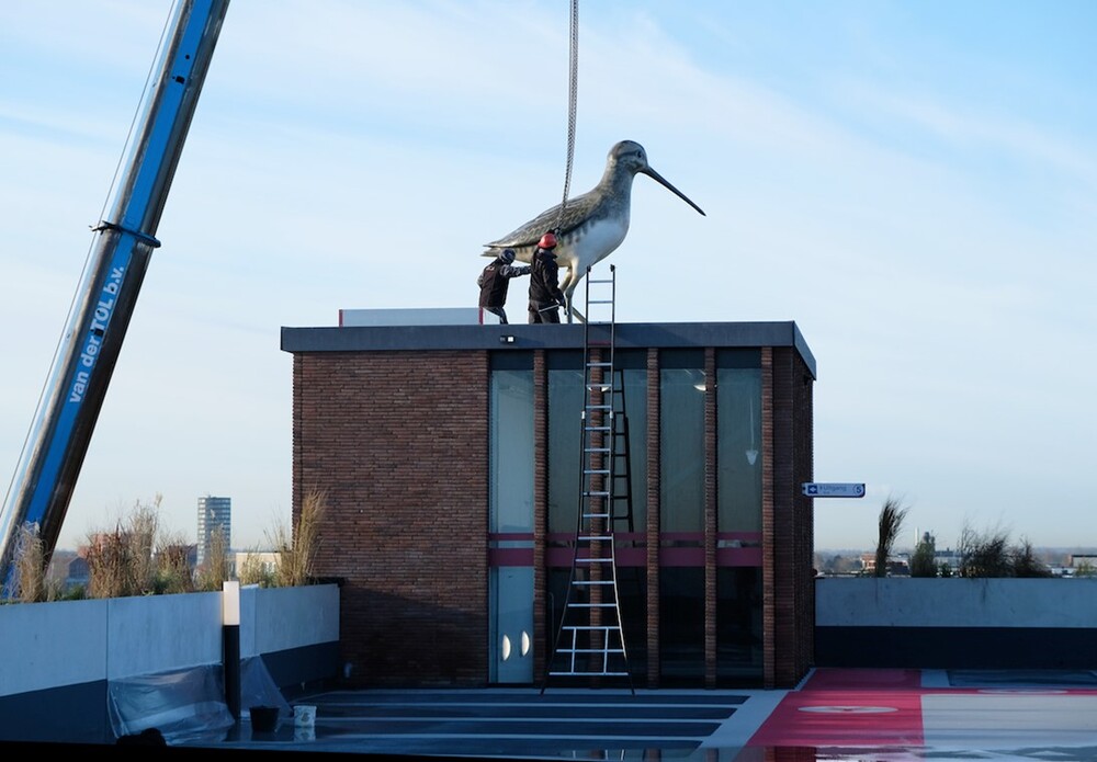 Een groot kunstwerk prijkt op een nieuwe P+R in Leidsche Rijn, Utrecht.