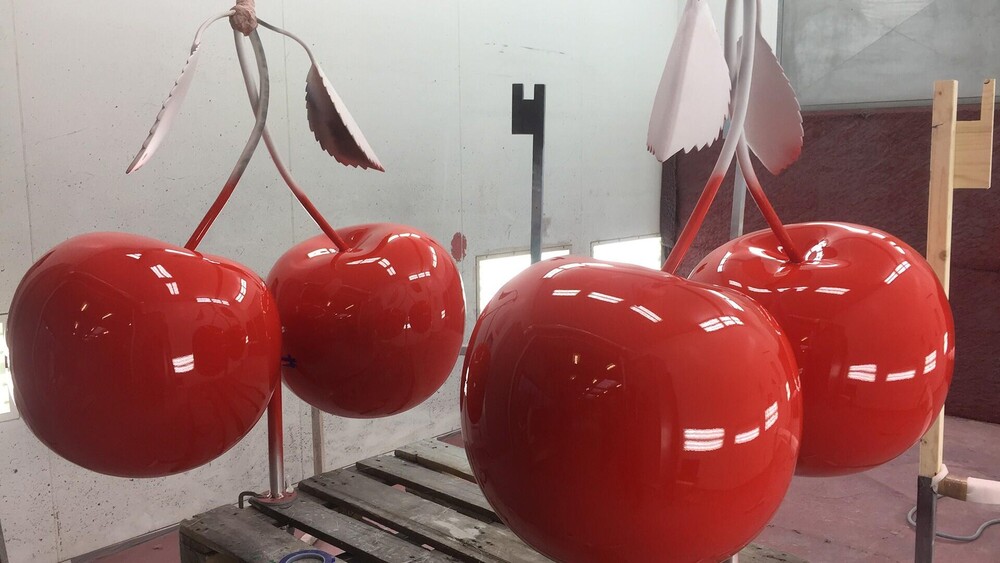 foto Giant plastic cherries 