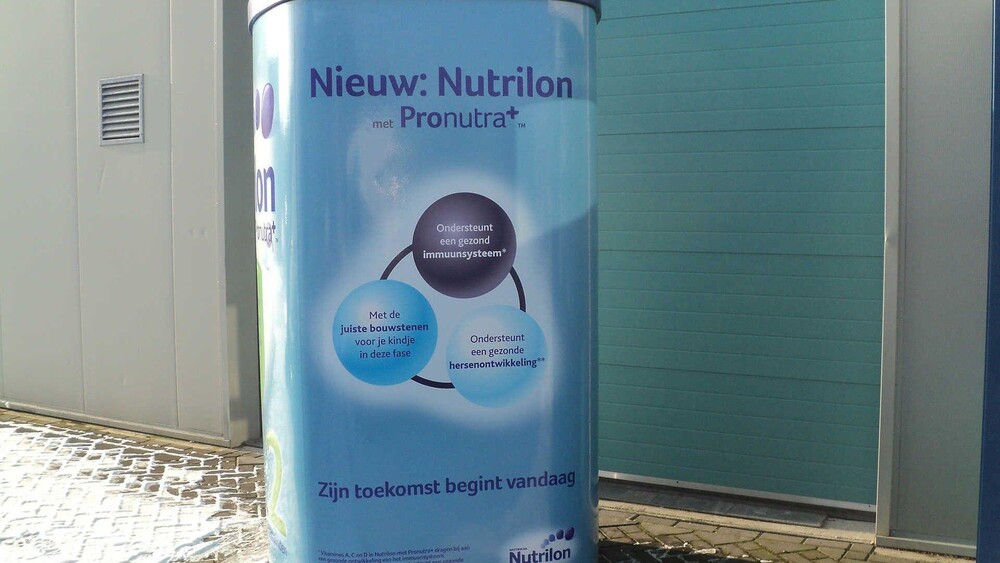 Blowups realiseerde voor BLGP Creative Productions een blow up van het product Nutrilon.  Andere blowups die in onze werkplaats zijn gemaakt:  Een groot kunststof melkpak als display voor Tetra Pak Extra grote kazen voor Flink Grote kunststof koffiebekers