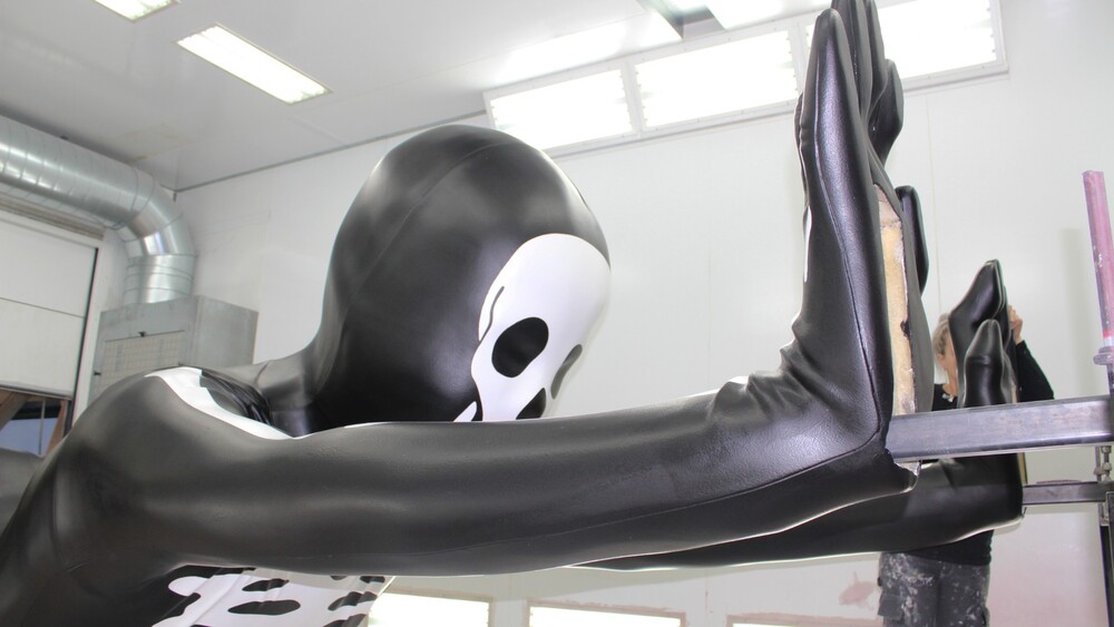 Large polyester statue by designer Florentijn Hofman. Produced for NEMO museum in Amsterdam.