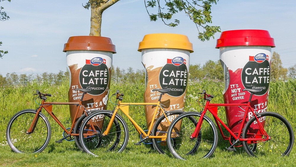 Productpromotie Emmi Caffè Latte Food Truck Company gerealiseerd door Blowups