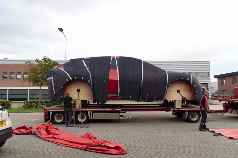 Giant KIA EV6 voor KIA Motors Nederland, blikvanger langs de A2 in Breukelen.