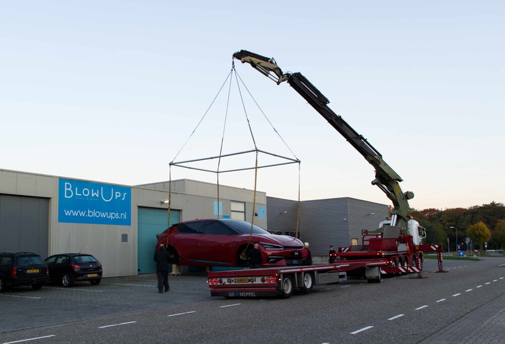 Giant KIA EV6 voor KIA Motors Nederland, blikvanger langs de A2 in Breukelen.