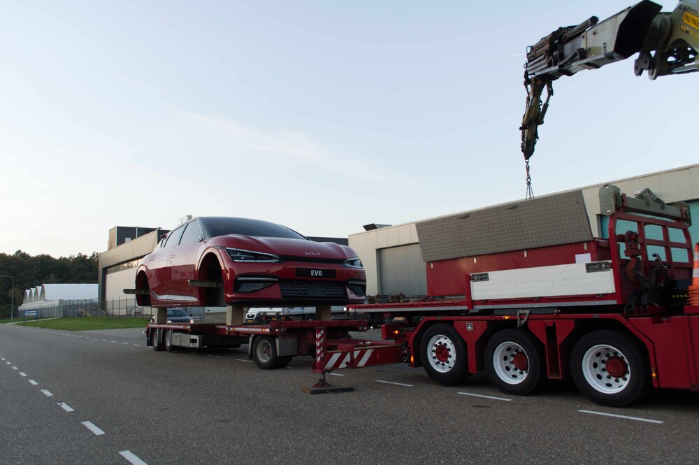 Giant KIA EV6 produced for KIA NL. Large eyecatcher near the highway.