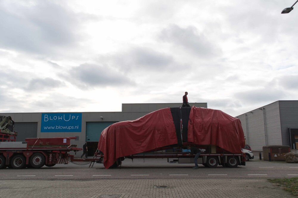 Giant KIA EV6 voor KIA Motors Nederland, blikvanger langs de A2 in Breukelen.