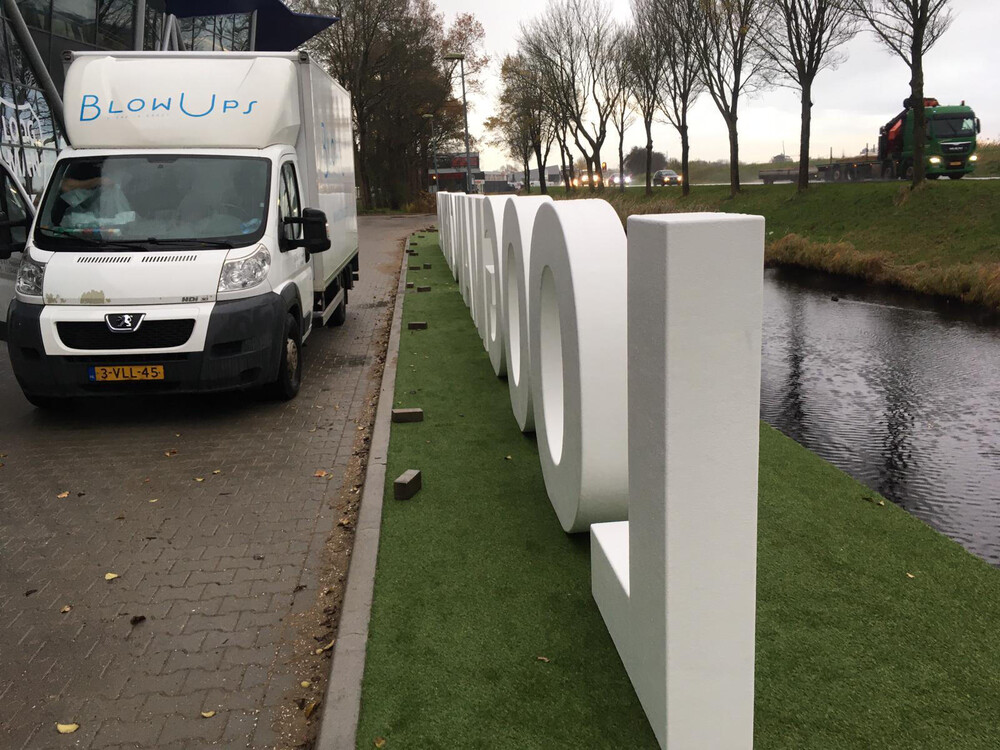 Grote 3D letters voor de nieuwe vestiging van Loogman Carwash in Heerhugowaard