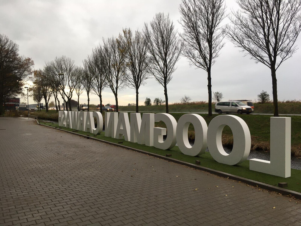 Grote 3D letters voor de nieuwe vestiging van Loogman Carwash in Heerhugowaard