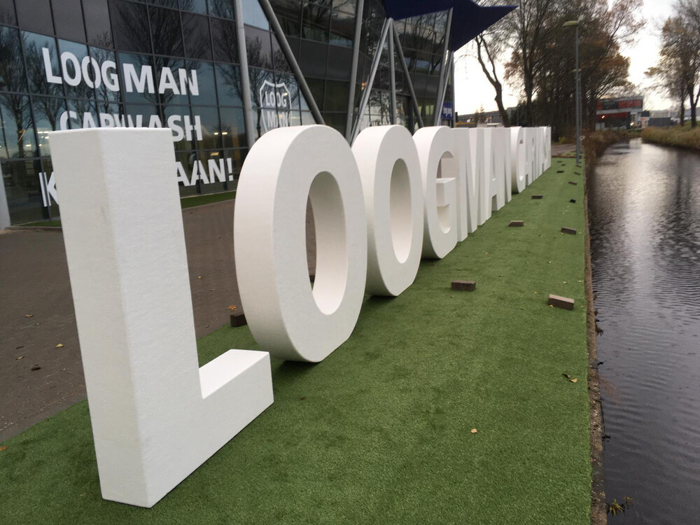 Grote 3D letters voor de nieuwe vestiging van Loogman Carwash in Heerhugowaard