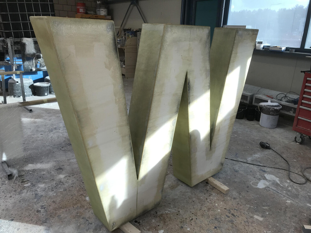 Grote 3D letters voor de nieuwe vestiging van Loogman Carwash in Heerhugowaard