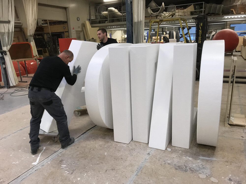 Grote 3D letters voor de nieuwe vestiging van Loogman Carwash in Heerhugowaard