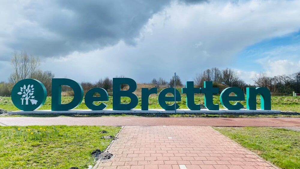 Grote houten 3D letters op maat gemaakt voor Gemeente Amsterdam.