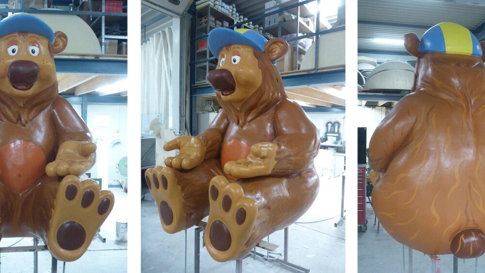 foto Giant plastic bear