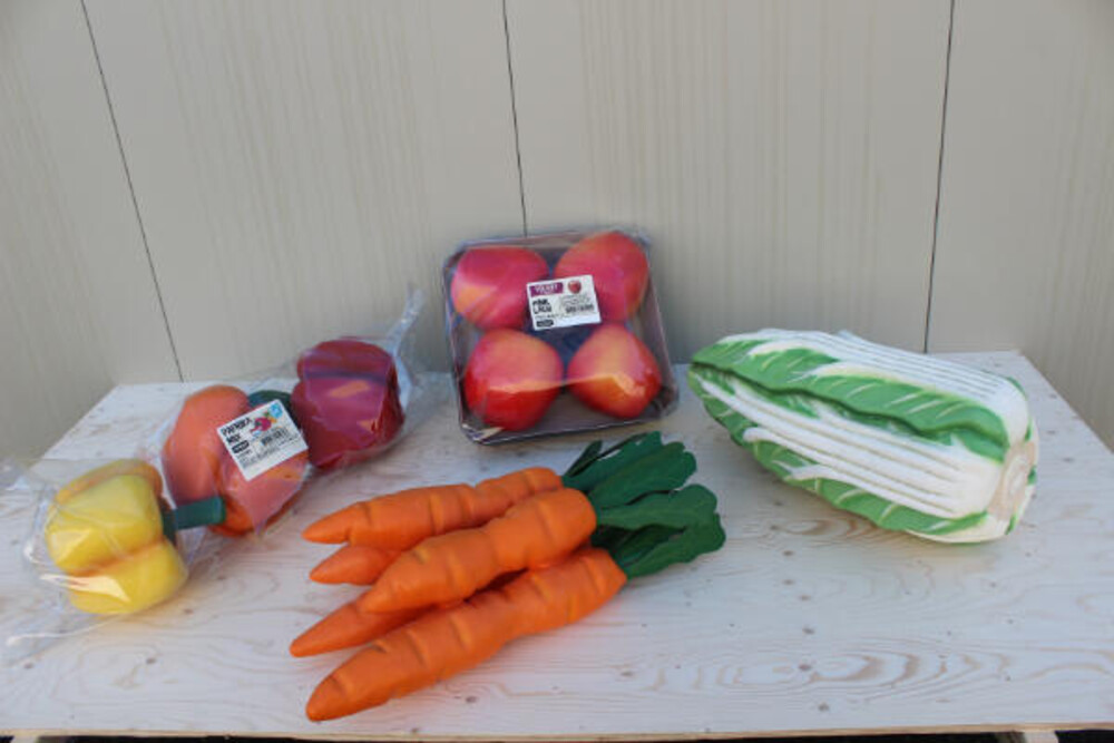 foto Plastic fruits & vegetables