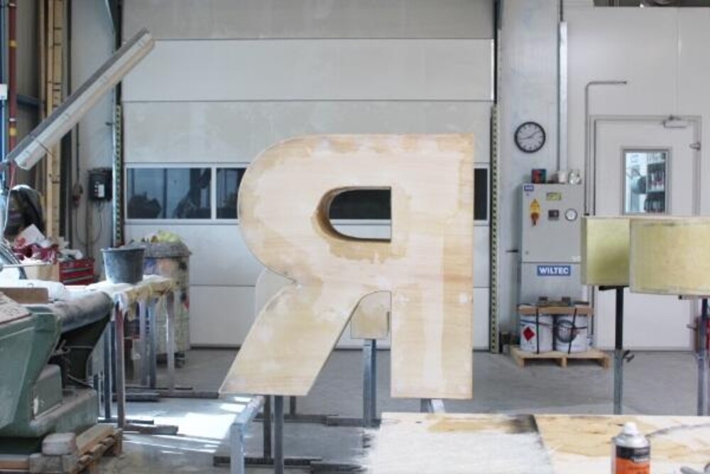 Grote polyester 3D letters voor sportcomplex 't Rosco in Ronse