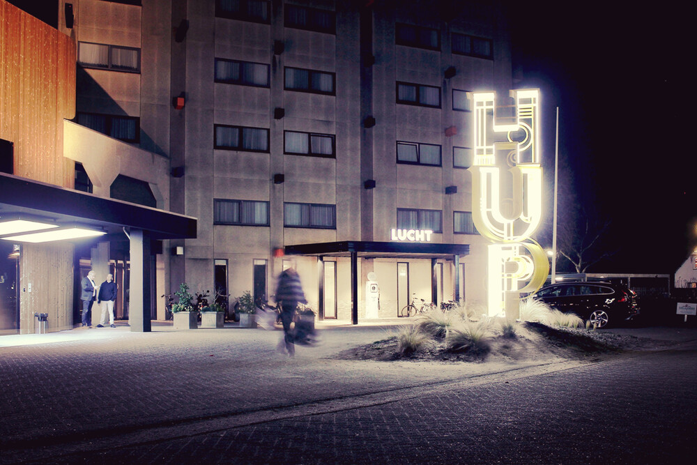 3D letters met speels design bij HUP Hotel Mierlo.