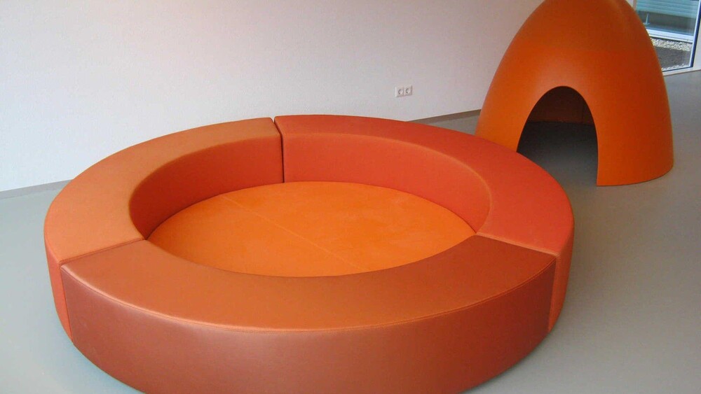 Interieur Objecten - In opdracht van Keijsers realiseerde Blowups interieur in de vorm van een donut.
