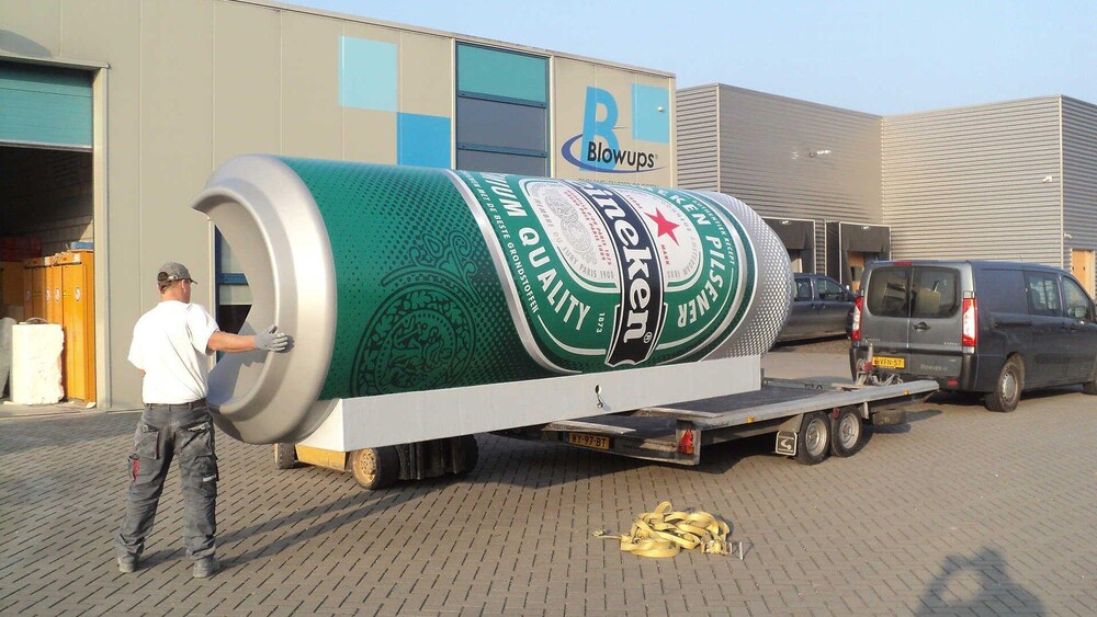 Interieur Objecten - In opdracht van Gielissen realiseerde Blowups deze Heineken dug-out.