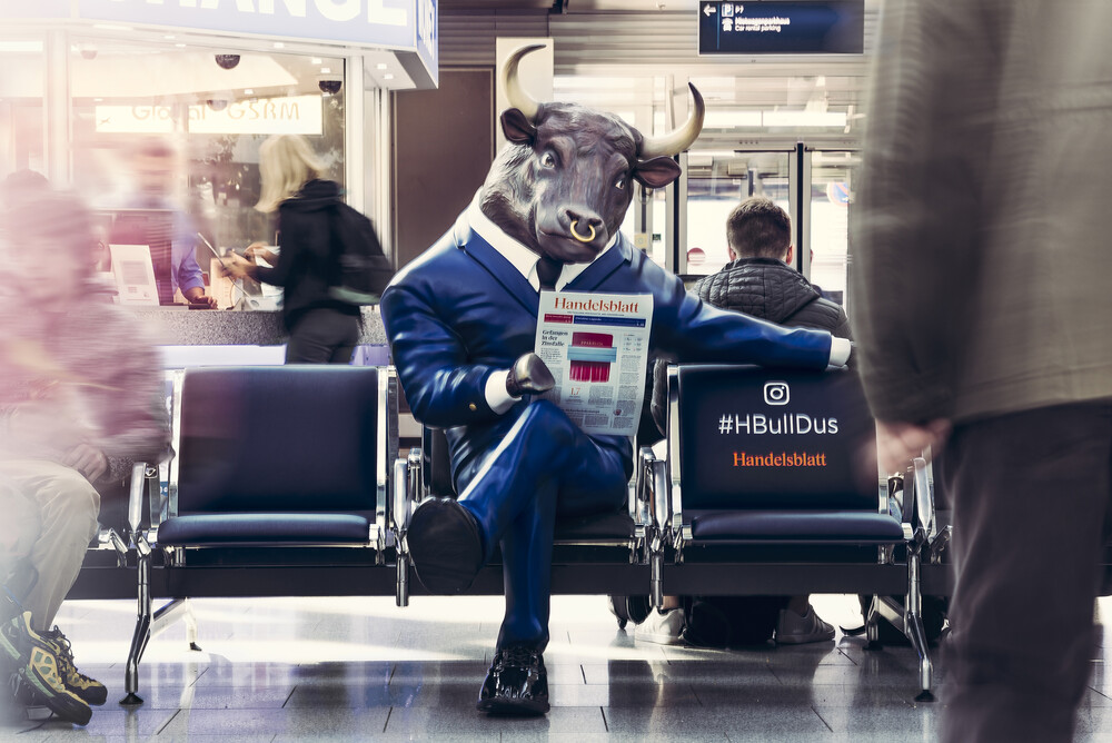 Levensgrote stier voor Handelsblatt. 3D object met volledig met de hand gemaakt door de Blowups vakmensen.