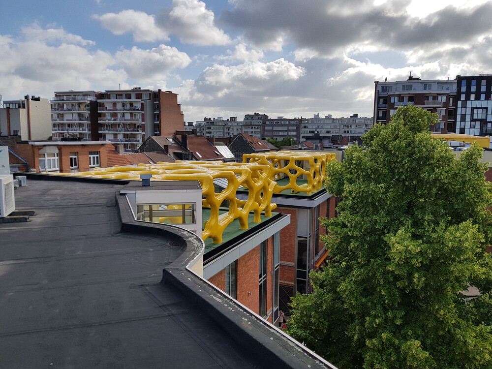 Geel kunstwerk in Gent voor kunstenaar Nick Ervinck. 