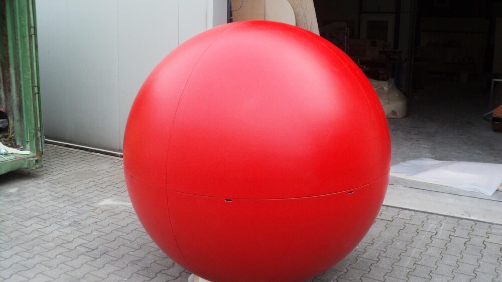 foto Große Rote Kugel aus Polyester