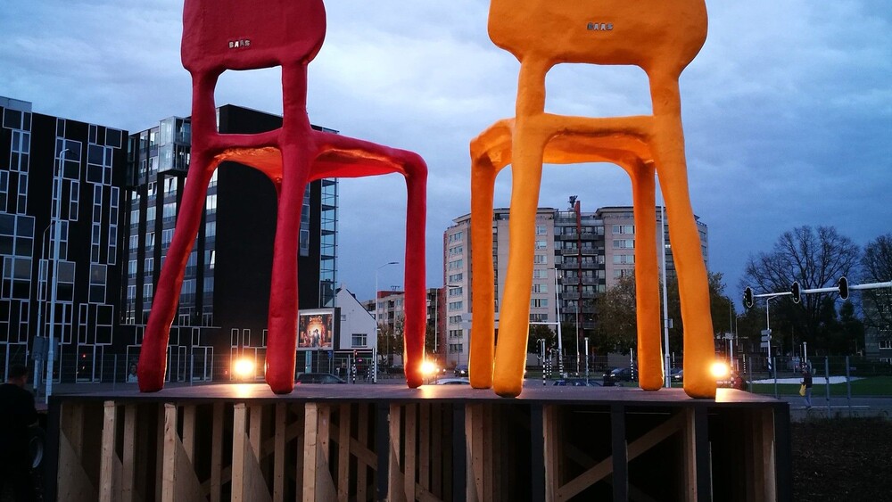 Uitvergroting, 4,5 meter hoog, stoel Maarten Baas. Locatie De Bakermat Eindhoven, opdrachtgever SDK Vastgoed. Productie Blowups Heijen.